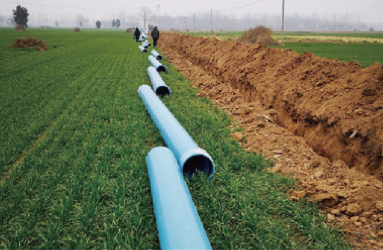 农业灌溉场景中的 PVC-O 管材铺设